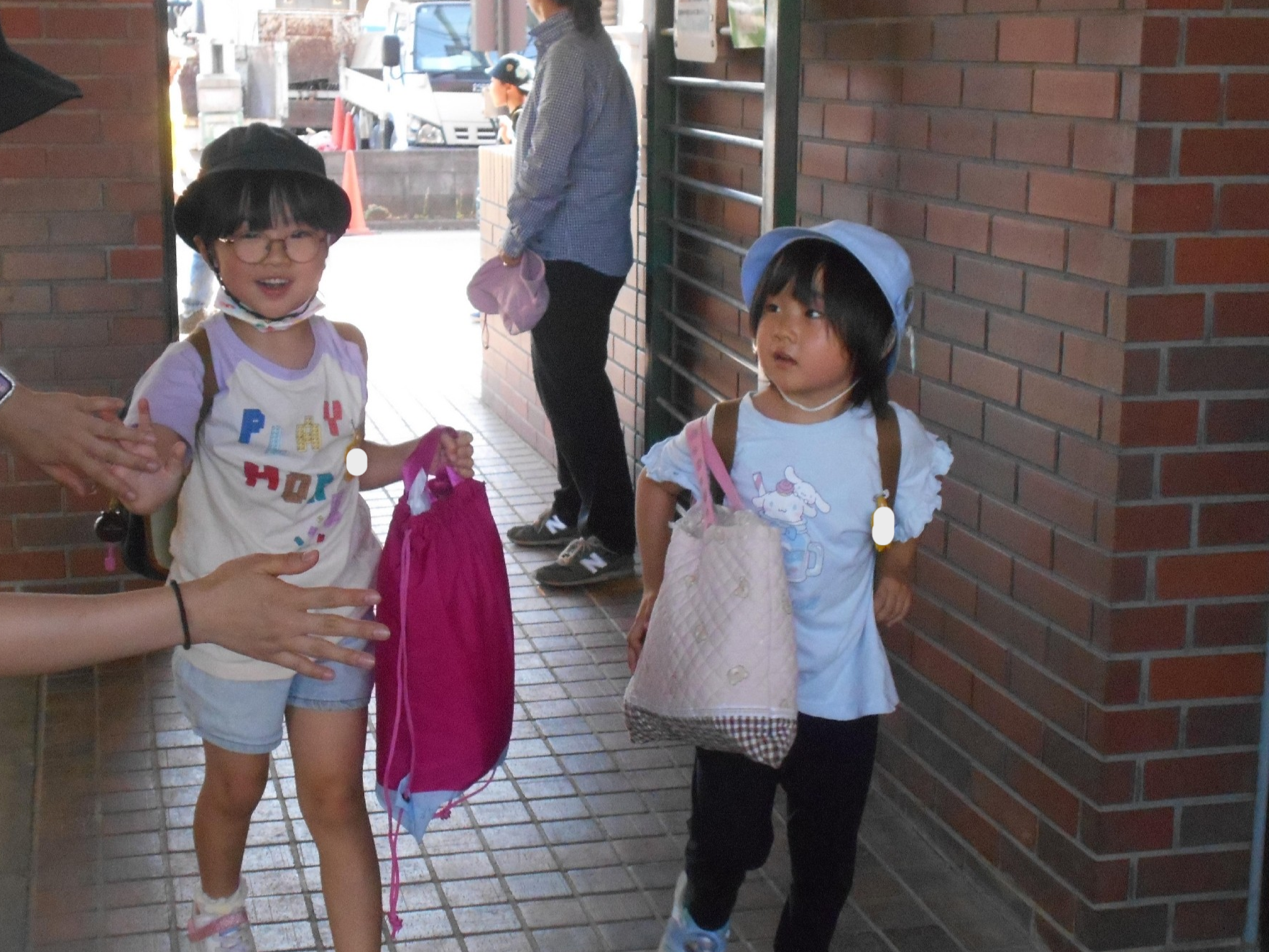 年長組　おとまり会！①登園