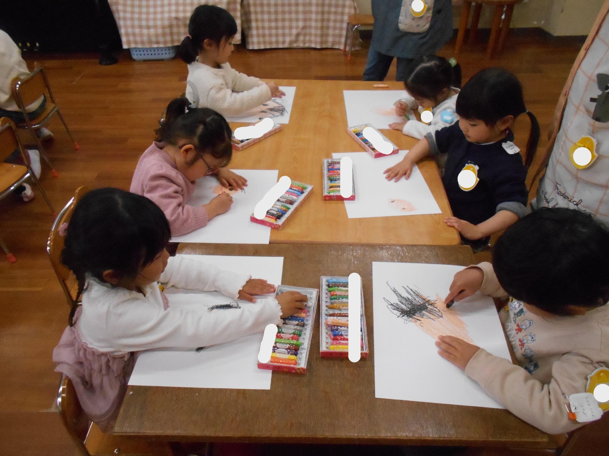 年少組　友達の似顔絵を描いたよ！