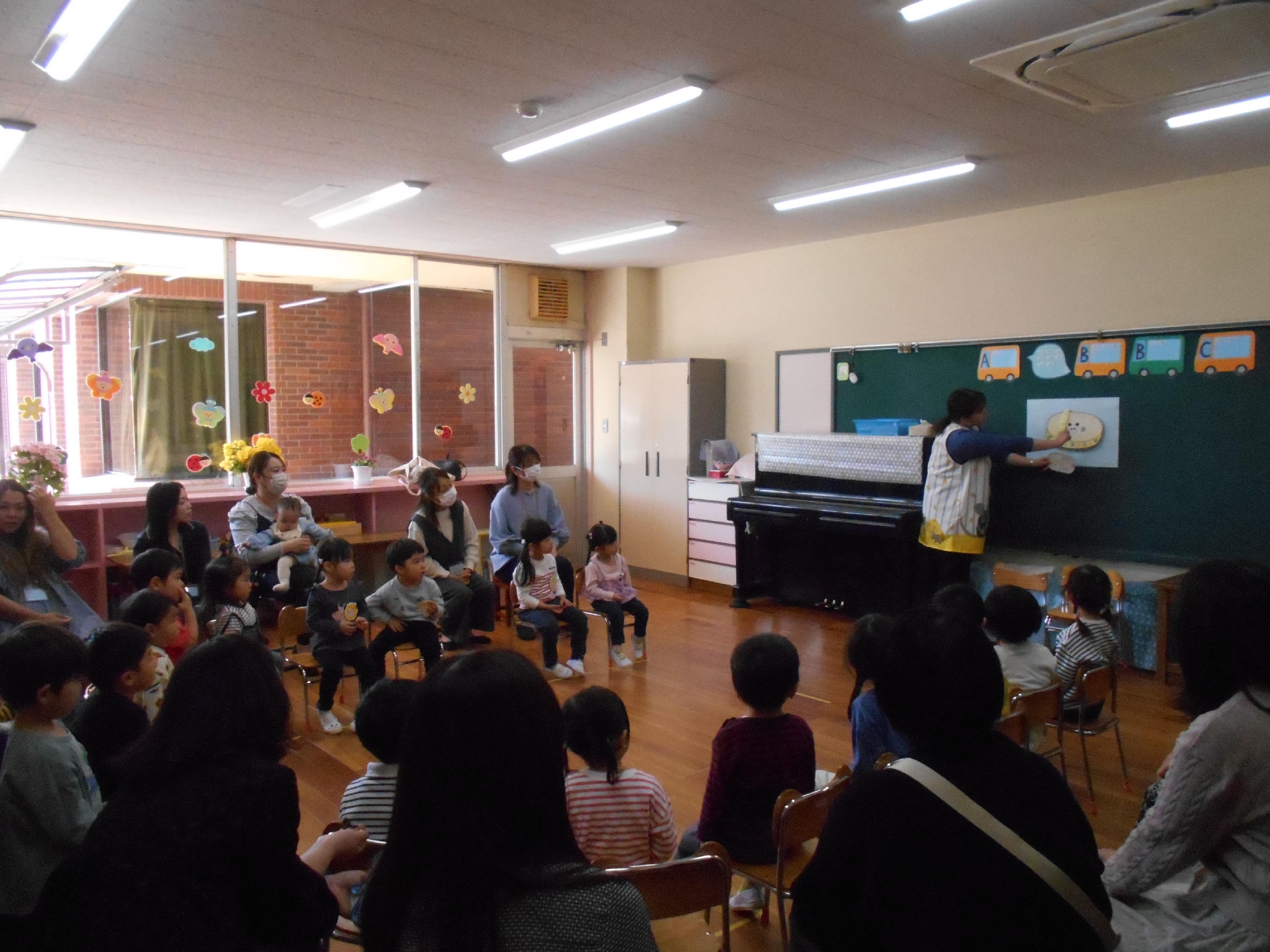 4月17日　年少組　お弁当参観