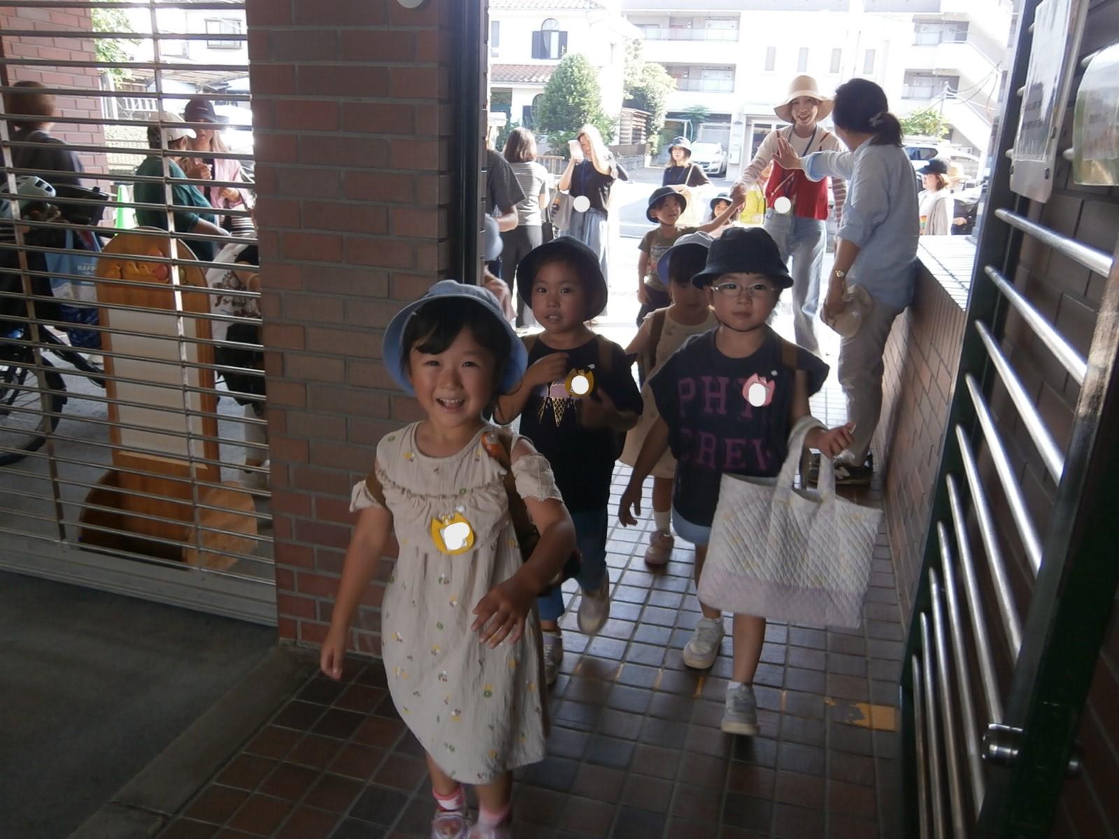 年中組　夕暮れの会～登園、外遊び、こんばんはの会～