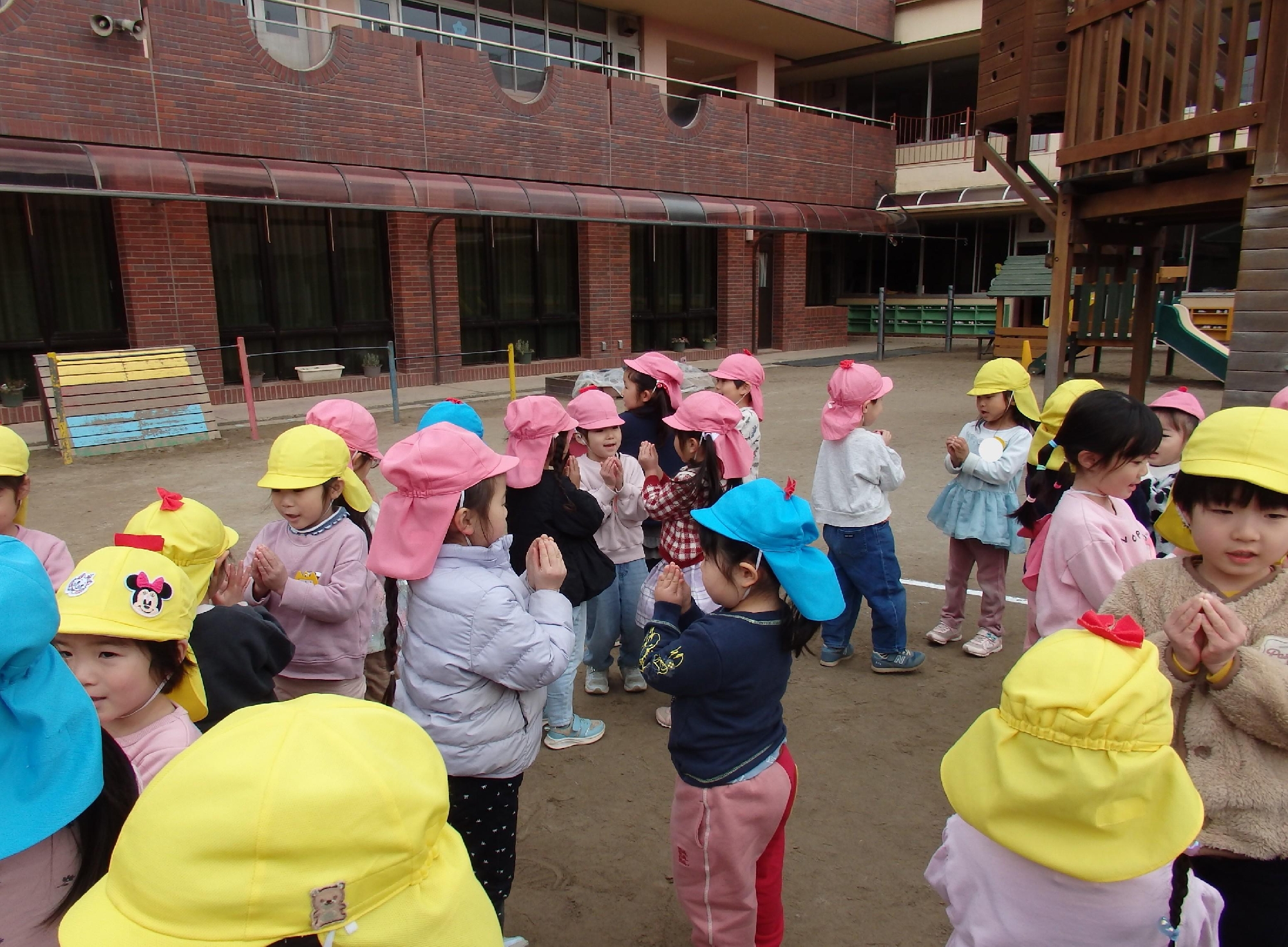 年少組　年中組　異年齢交流