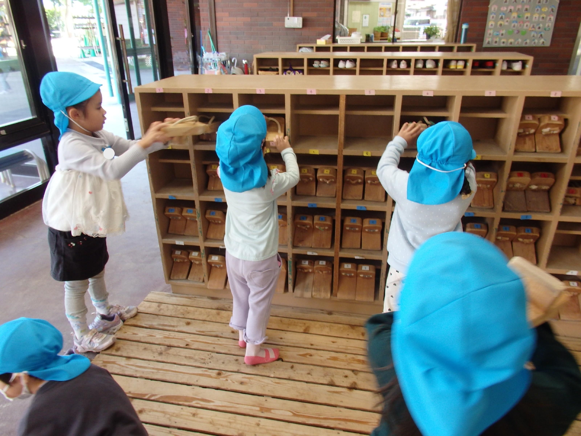 年中組　一本下駄