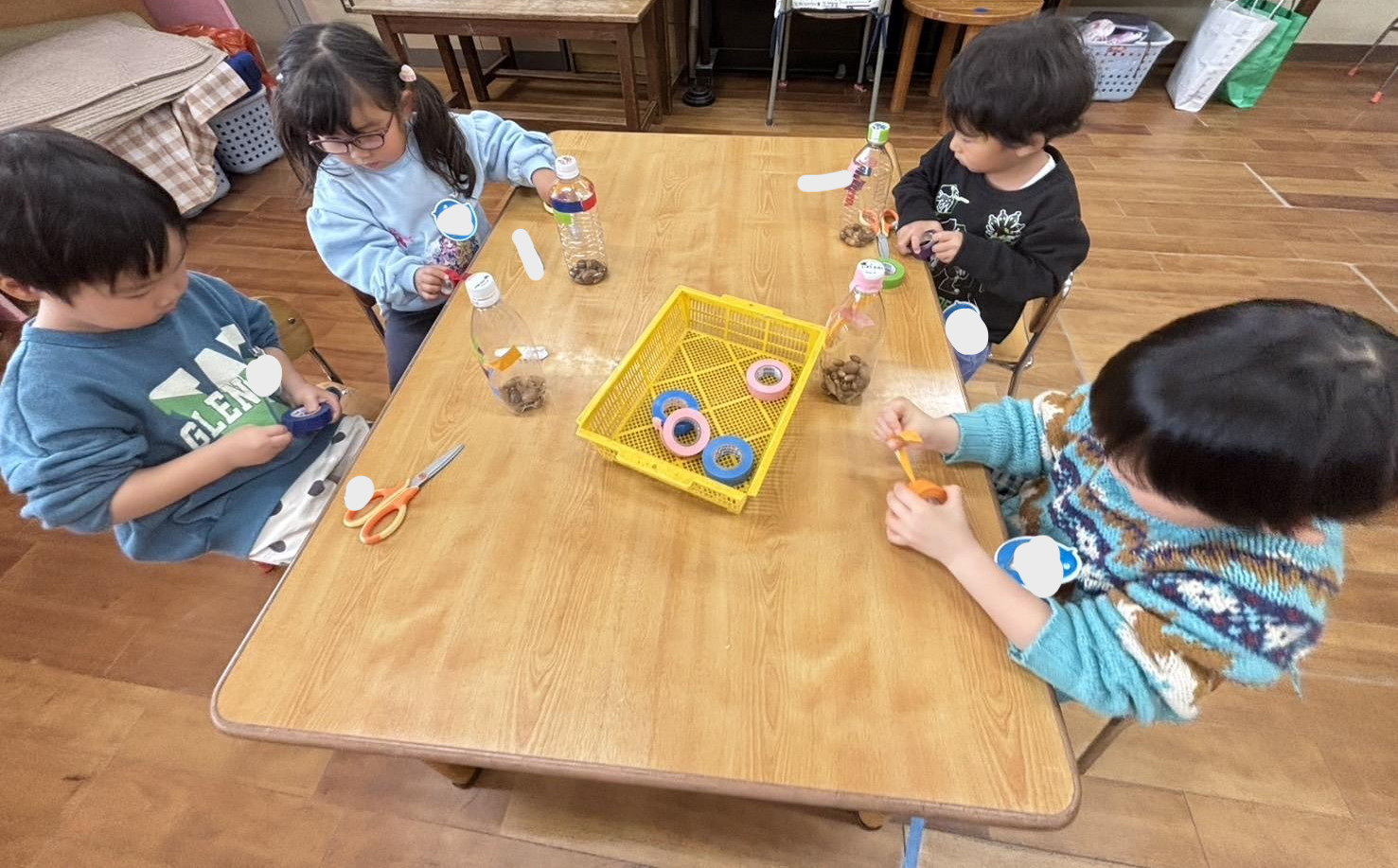 年少組　どんぐりマラカス製作
